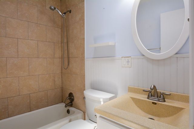 536 N Meeds Dr., Valley Center, KS 67147