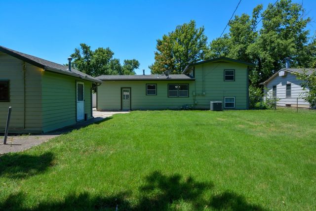 536 N Meeds Dr., Valley Center, KS 67147