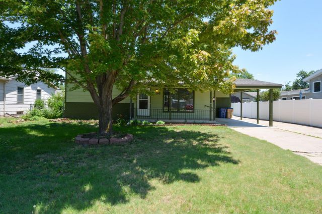 536 N Meeds Dr., Valley Center, KS 67147