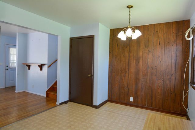 536 N Meeds Dr., Valley Center, KS 67147