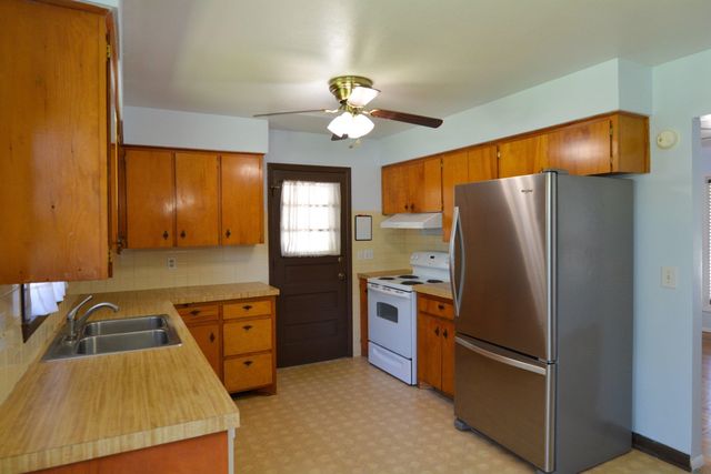 536 N Meeds Dr., Valley Center, KS 67147