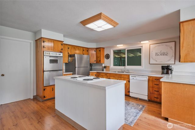 1304 Coal Creek Road, Longview, WA 98632