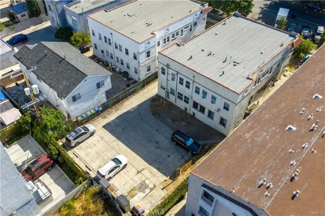 548 N Kenmore, Los Angeles, CA 90004