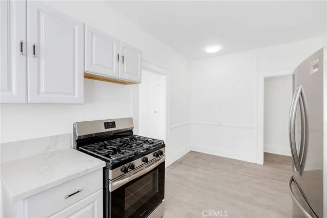 548 N Kenmore, Los Angeles, CA 90004
