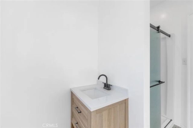 548 N Kenmore, Los Angeles, CA 90004