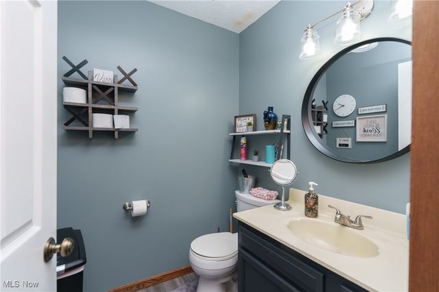 2709 Country Squire Street NW, Uniontown, OH 44685