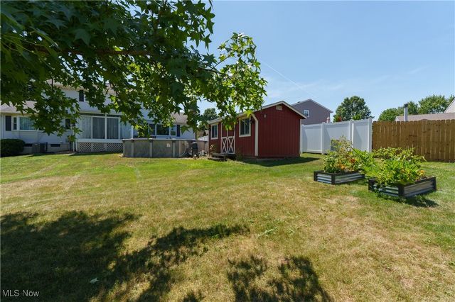 2709 Country Squire Street NW, Uniontown, OH 44685