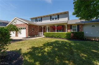 2709 Country Squire Street NW, Uniontown, OH 44685