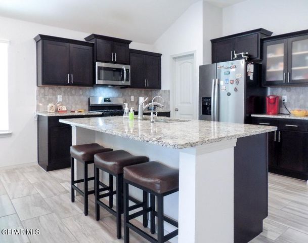 1017 Summer Lake Street, Horizon City, TX 79928