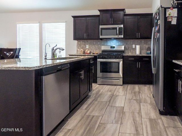 1017 Summer Lake Street, Horizon City, TX 79928