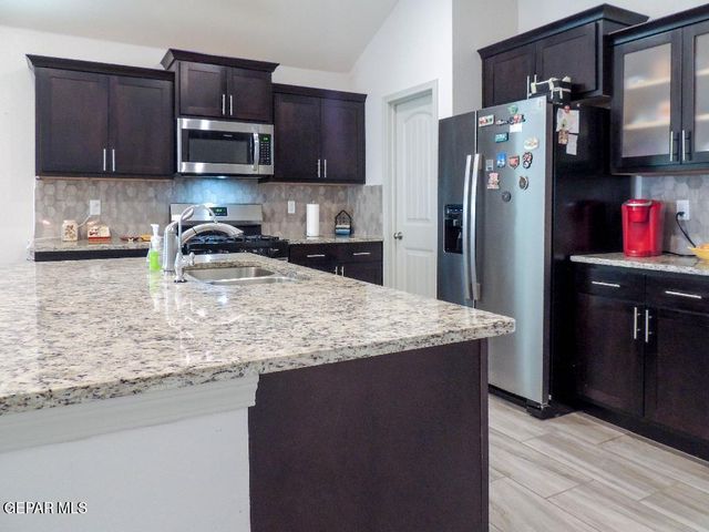 1017 Summer Lake Street, Horizon City, TX 79928