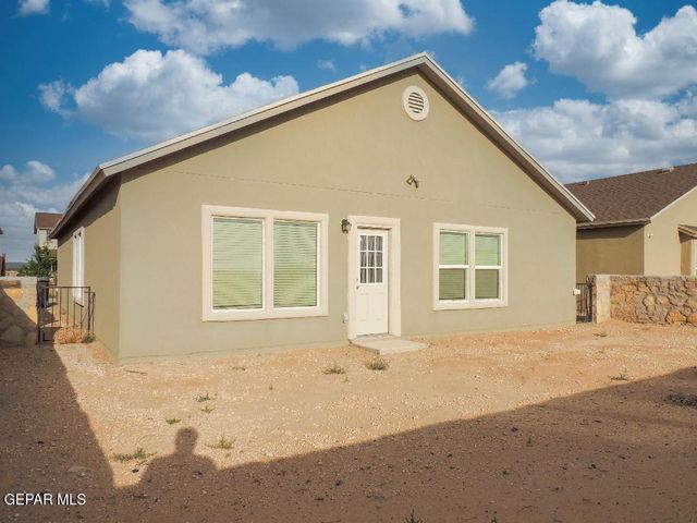 1017 Summer Lake Street, Horizon City, TX 79928