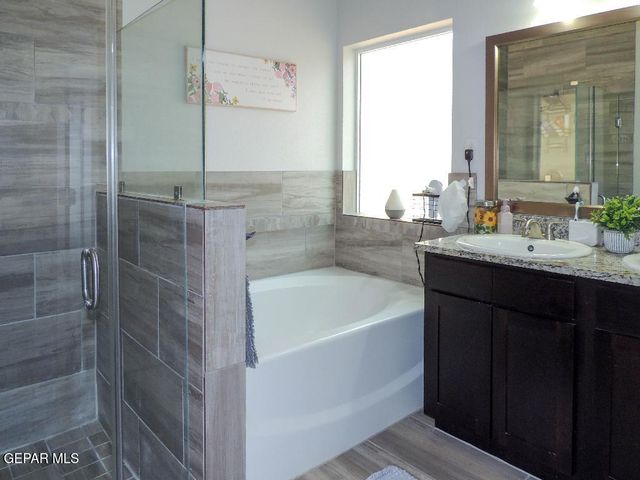 1017 Summer Lake Street, Horizon City, TX 79928