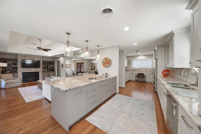 5058 Yarwell Drive, Houston, TX 77096