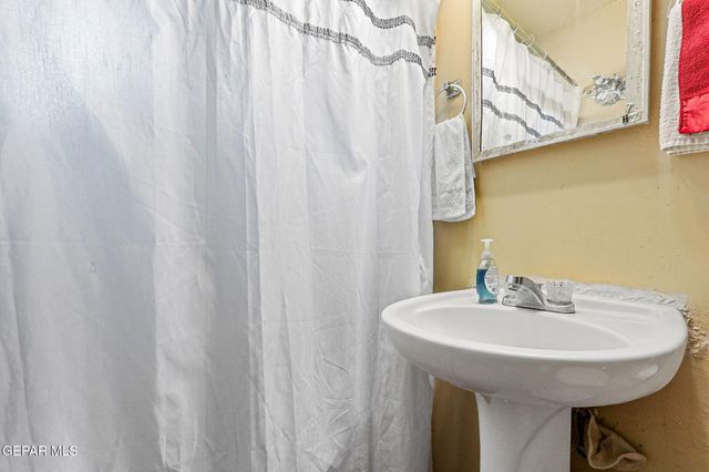 161 Barker Road, El Paso, TX 79915