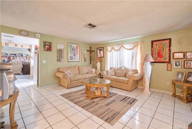 37617 27th East, Palmdale, CA 93550