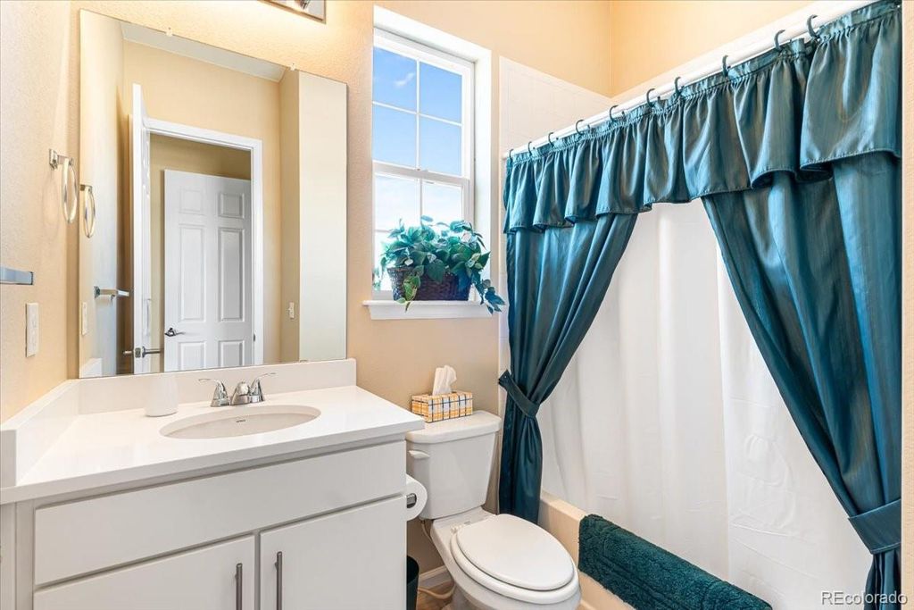 Image 22 of property listing at 1048 Brocade Drive, Highlands Ranch, CO 80126