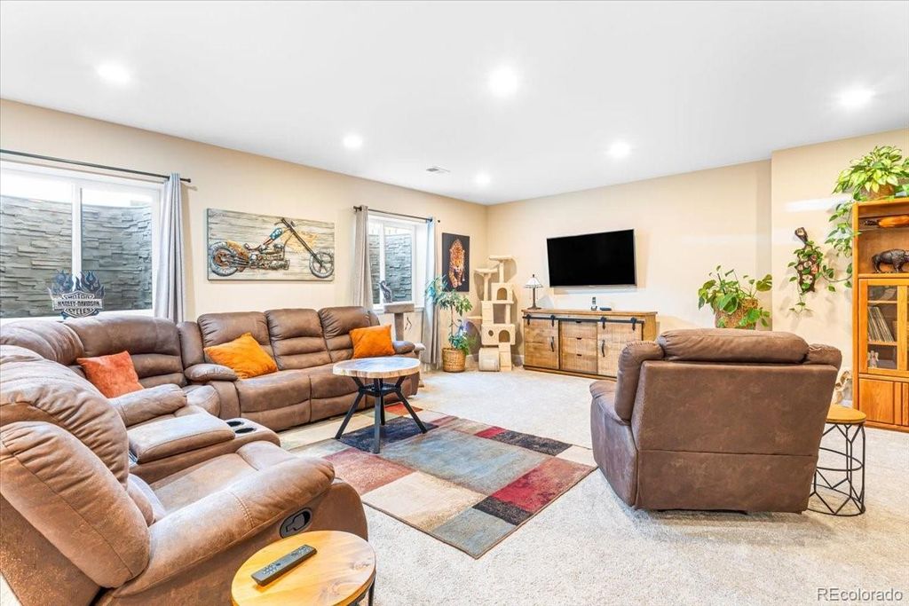 Image 23 of property listing at 1048 Brocade Drive, Highlands Ranch, CO 80126