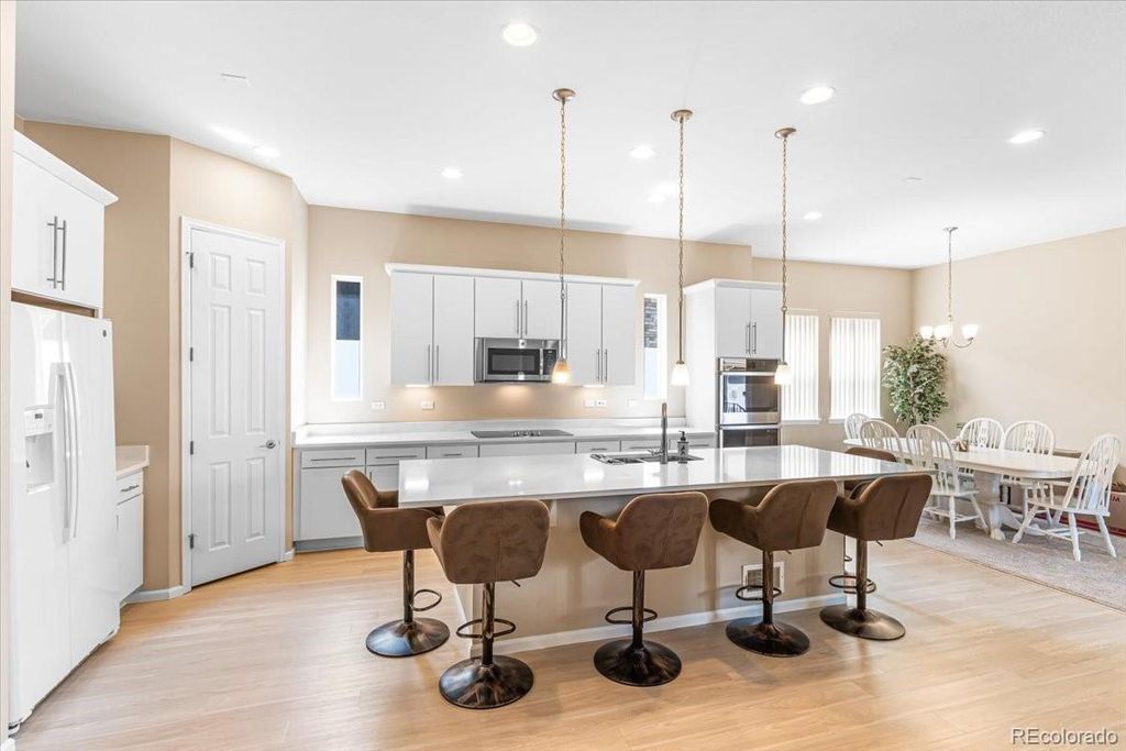 Image 7 of property listing at 1048 Brocade Drive, Highlands Ranch, CO 80126