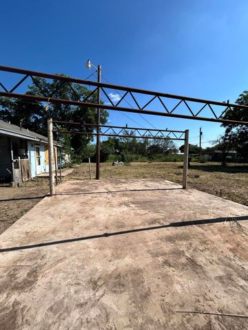 9769 Possum Hollow Road, San Angelo, TX 76901