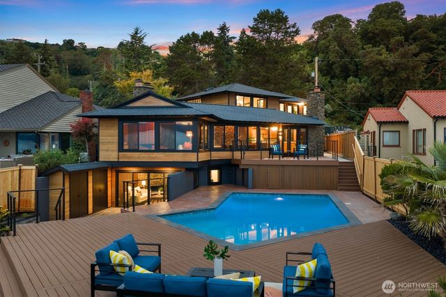 11213 Arroyo Beach Place SW, Seattle, WA 98146