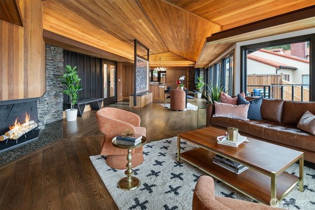 11213 Arroyo Beach Place SW, Seattle, WA 98146