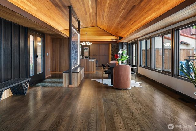 11213 Arroyo Beach Place SW, Seattle, WA 98146