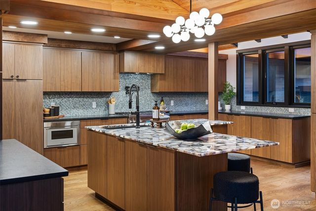 11213 Arroyo Beach Place SW, Seattle, WA 98146