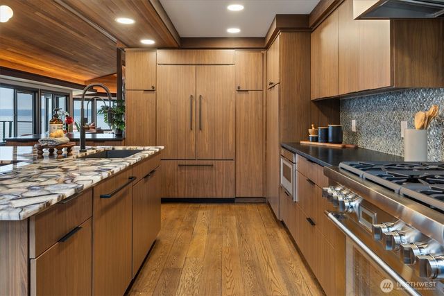 11213 Arroyo Beach Place SW, Seattle, WA 98146