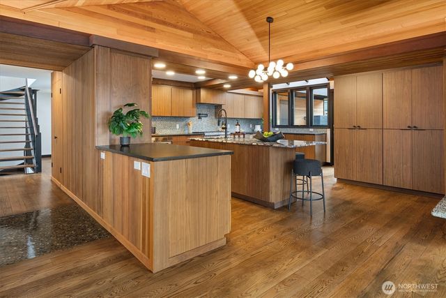 11213 Arroyo Beach Place SW, Seattle, WA 98146