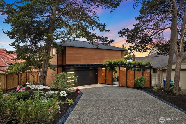 11213 Arroyo Beach Place SW, Seattle, WA 98146