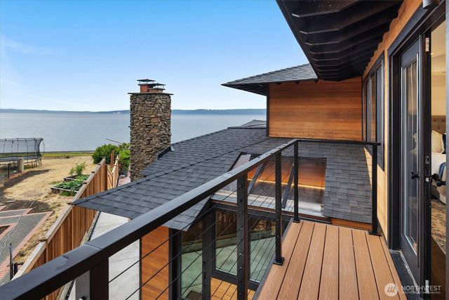 11213 Arroyo Beach Place SW, Seattle, WA 98146