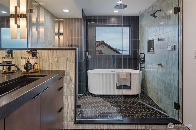 11213 Arroyo Beach Place SW, Seattle, WA 98146