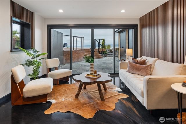 11213 Arroyo Beach Place SW, Seattle, WA 98146
