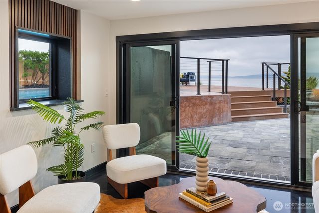 11213 Arroyo Beach Place SW, Seattle, WA 98146