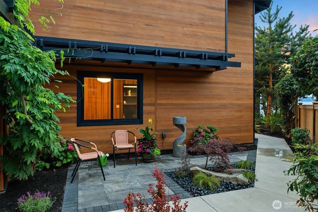 11213 Arroyo Beach Place SW, Seattle, WA 98146