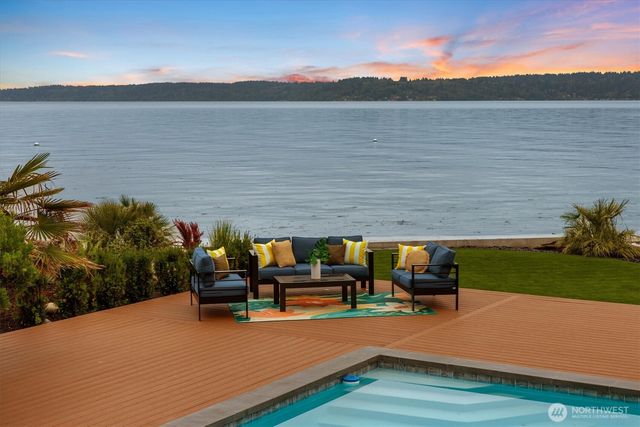 11213 Arroyo Beach Place SW, Seattle, WA 98146