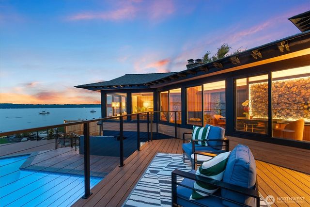 11213 Arroyo Beach Place SW, Seattle, WA 98146
