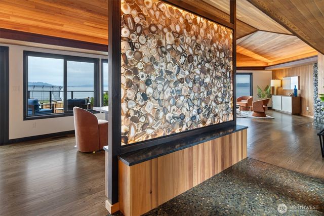 11213 Arroyo Beach Place SW, Seattle, WA 98146