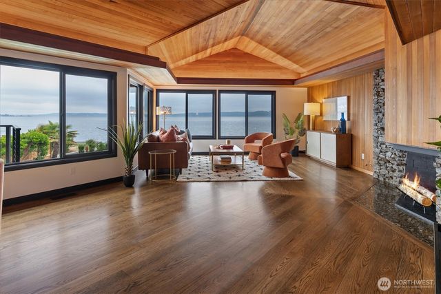 11213 Arroyo Beach Place SW, Seattle, WA 98146
