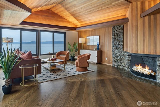11213 Arroyo Beach Place SW, Seattle, WA 98146