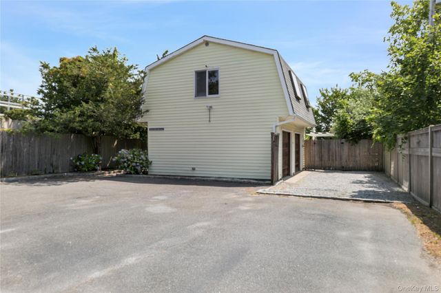 35 Gardners Lane, Hampton Bays, NY 11946