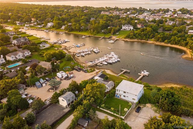 35 Gardners Lane, Hampton Bays, NY 11946