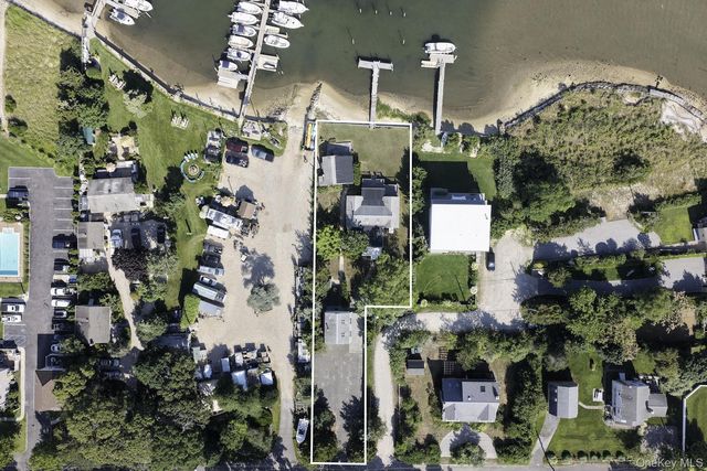 35 Gardners Lane, Hampton Bays, NY 11946