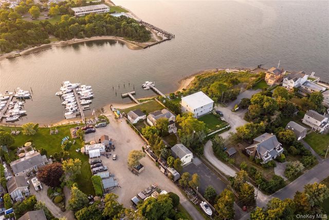 35 Gardners Lane, Hampton Bays, NY 11946