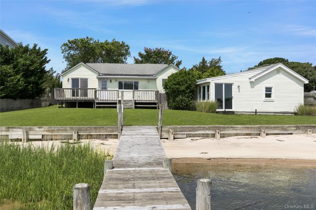 35 Gardners Lane, Hampton Bays, NY 11946