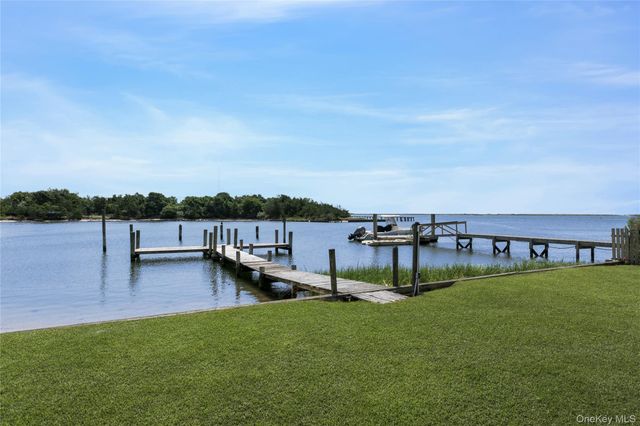35 Gardners Lane, Hampton Bays, NY 11946