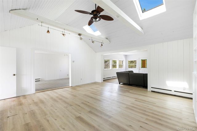 35 Gardners Lane, Hampton Bays, NY 11946