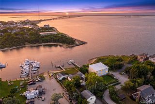 35 Gardners Lane, Hampton Bays, NY 11946