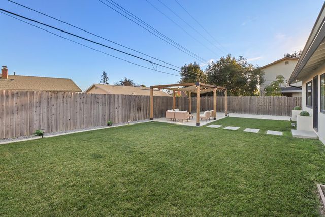5208 Rambler Way, Sacramento, CA 95841